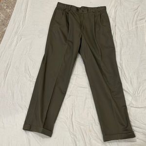 Men’s Khakis Olive Pleated Cuffed Legs 36 x 32 Jos A Bank 100% Cotton